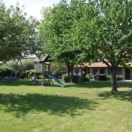 De Meiboom Vakantiehoeve Tot 21 Pers Langemark Exterior foto