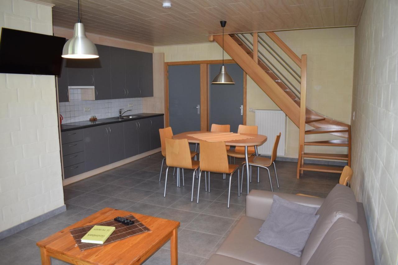 De Meiboom Vakantiehoeve Tot 21 Pers Langemark Exterior foto