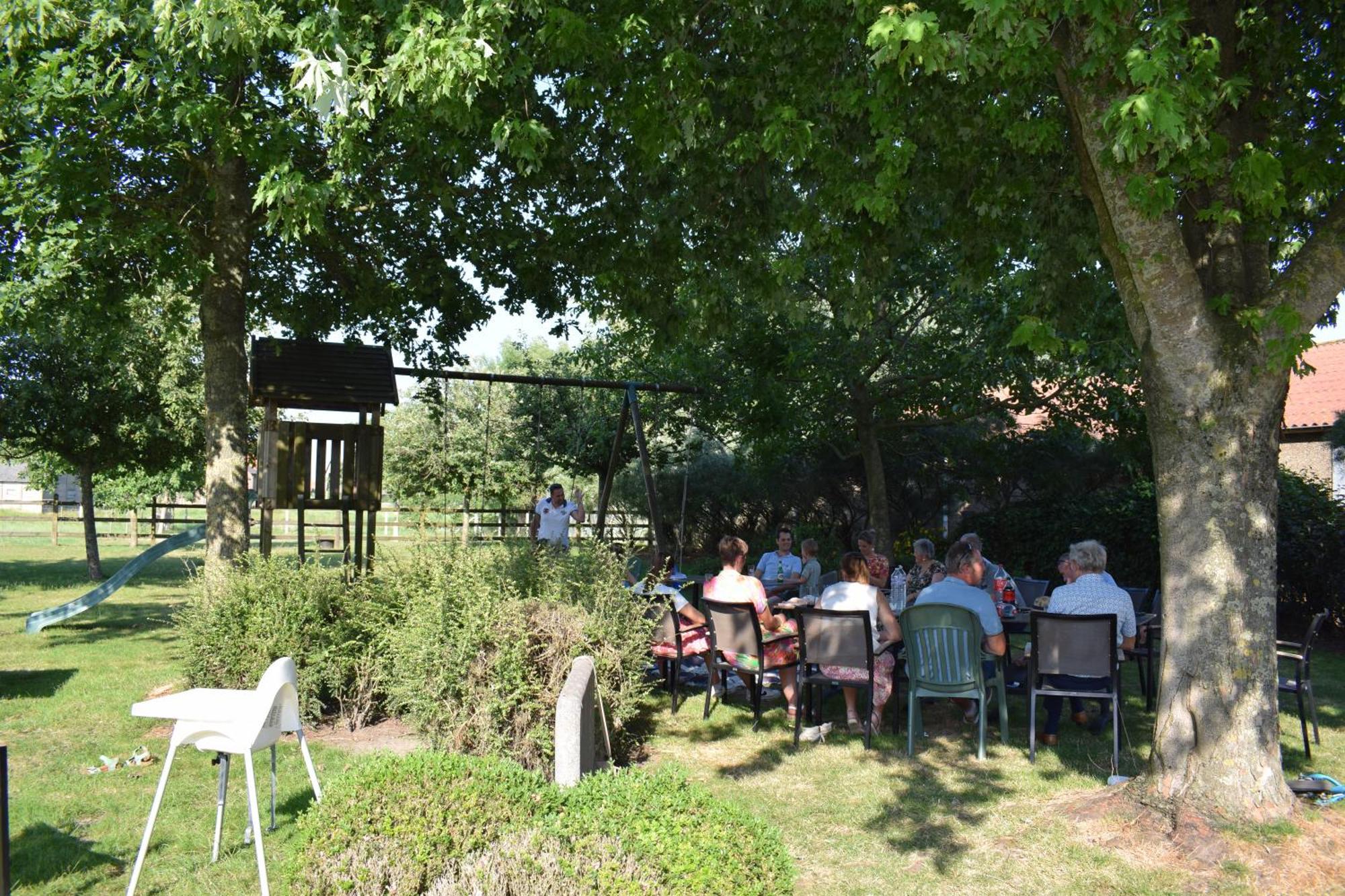 De Meiboom Vakantiehoeve Tot 21 Pers Langemark Exterior foto